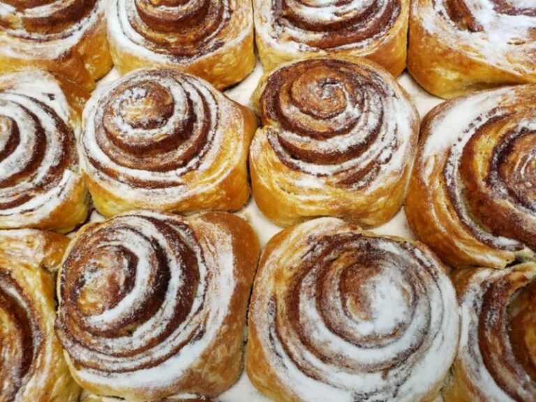 Vinman's Bakery cinnamon rolls Ellensburg