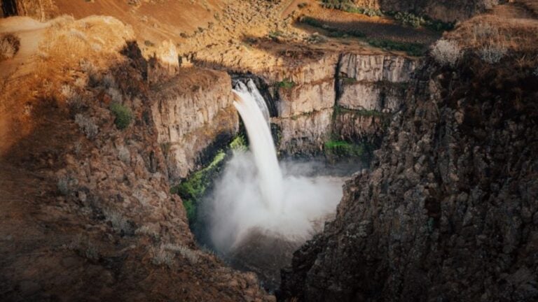 palouse falls by Garrett Hanson