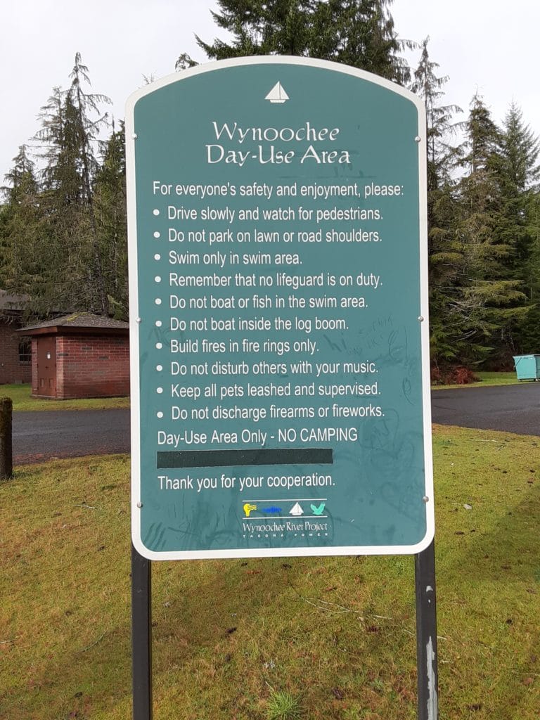 Wynoochee Lake day-use sign