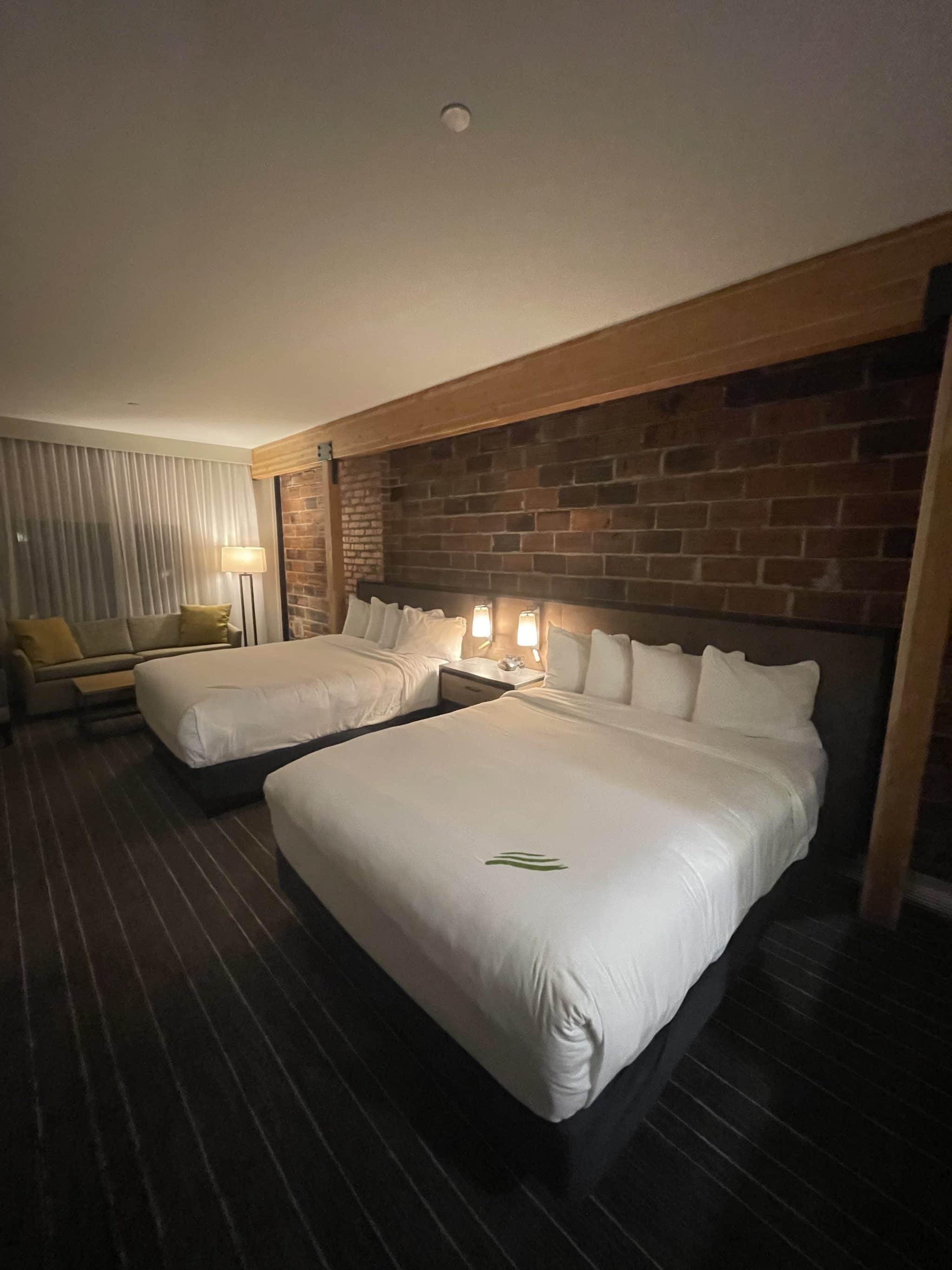 Hotel Windrow beds in Ellensburg, Washington