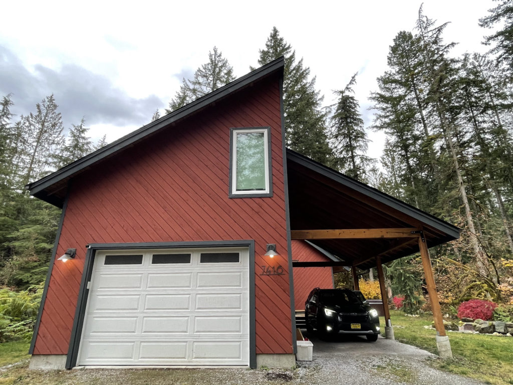 The Hideout Cabin AirBNW near Mt Baker