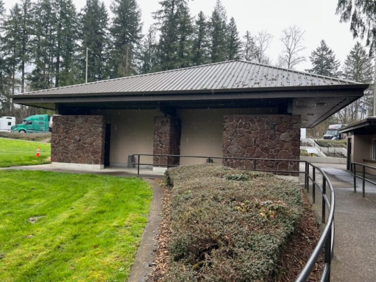 Restroom at Sign Gee Creek Rest Area Northbound