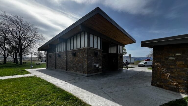 Vernita Rest Area SR 24 Multidirectional Restroom Building