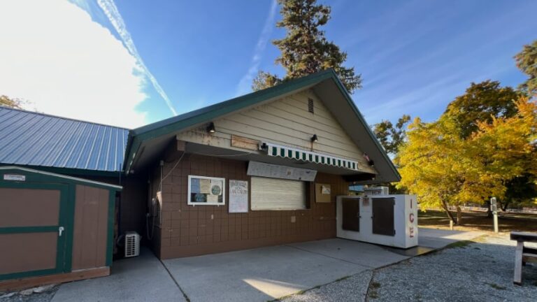 Lake Chelan State Park Store and Rest Rooms