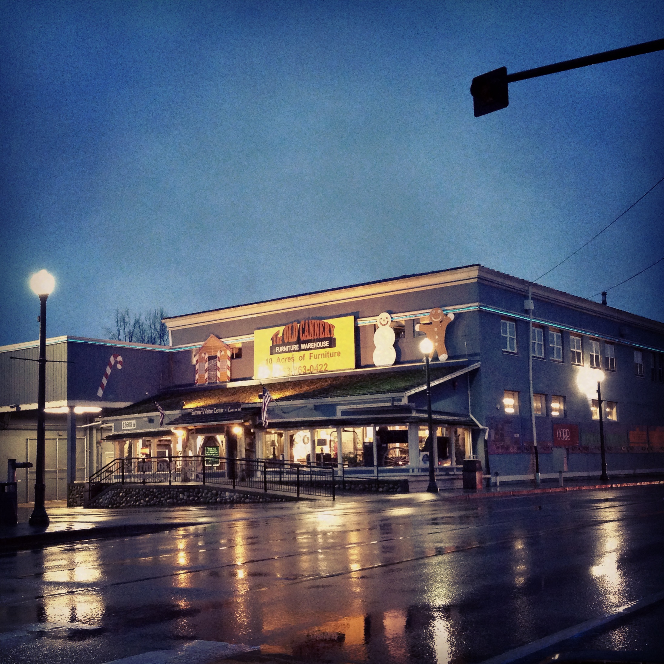 The Old Cannery Furniture Warehouse: Seven Miles of Model Train