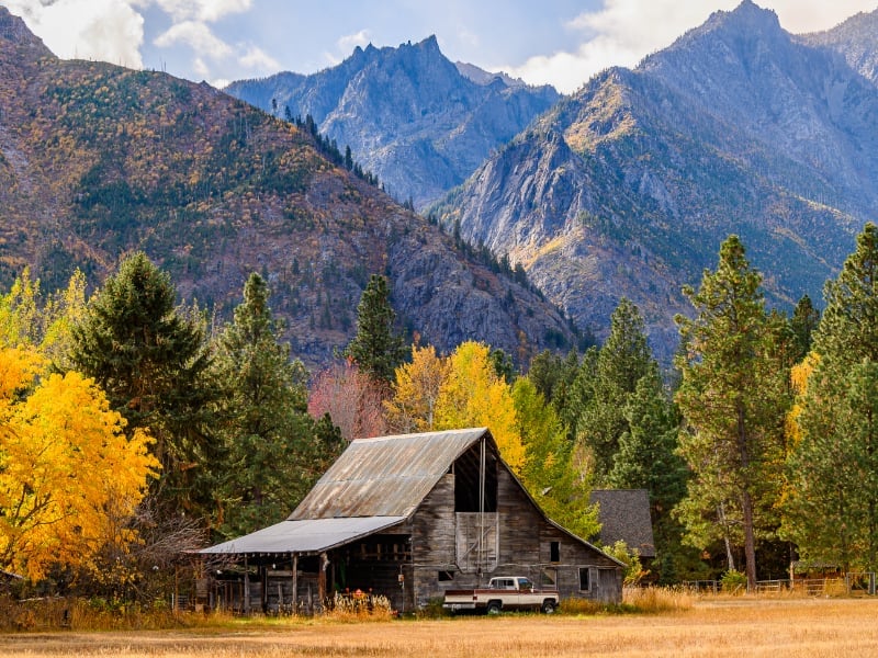 A Barn and Fall Foliage in Washington State.jpg