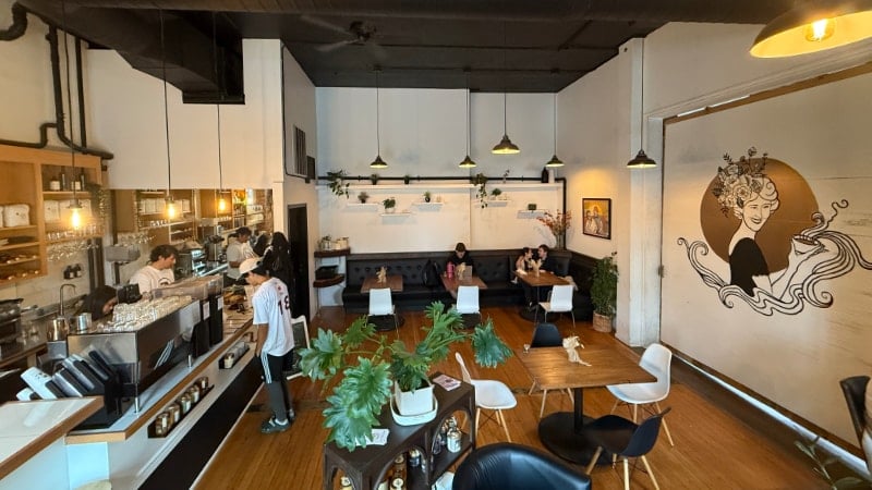 Nadines Coffee one of the 4 Everett Coffee Shops in the episode
