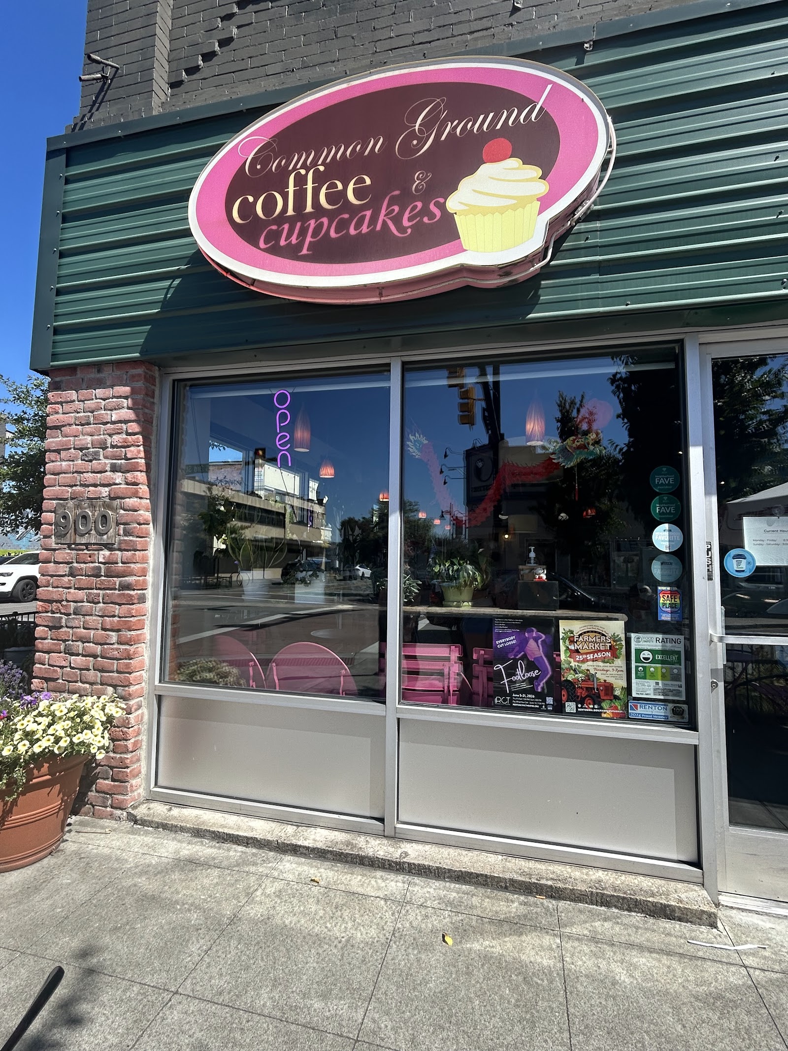 Common Ground Coffee and Cupcakes in Renton, Washington