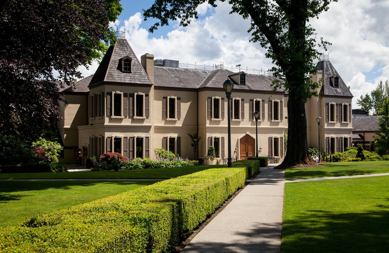 Chateau Ste. Michelle: Taste at the 1976 Chateau on the Old Hollywood Farm