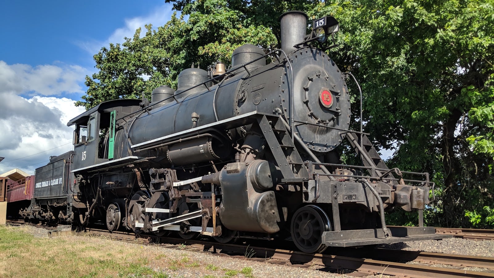 Black steam locomotive on the tracks at the Chehalis-Centralia Railroad & Museum