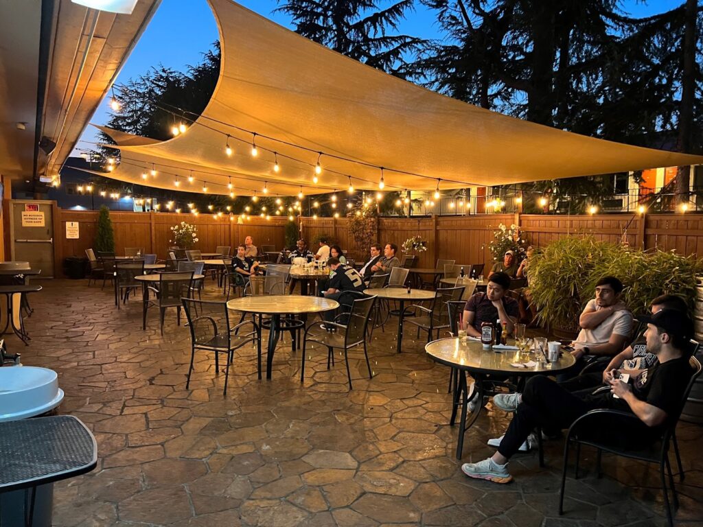 Dino’s Pub