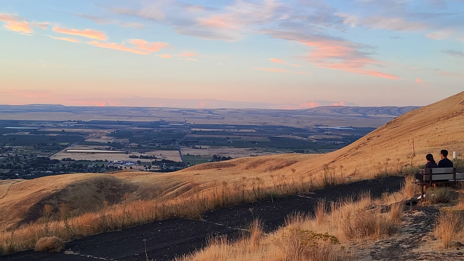 Horse Heaven Hills: Drive Ward Gap Road to the Top of the Valley