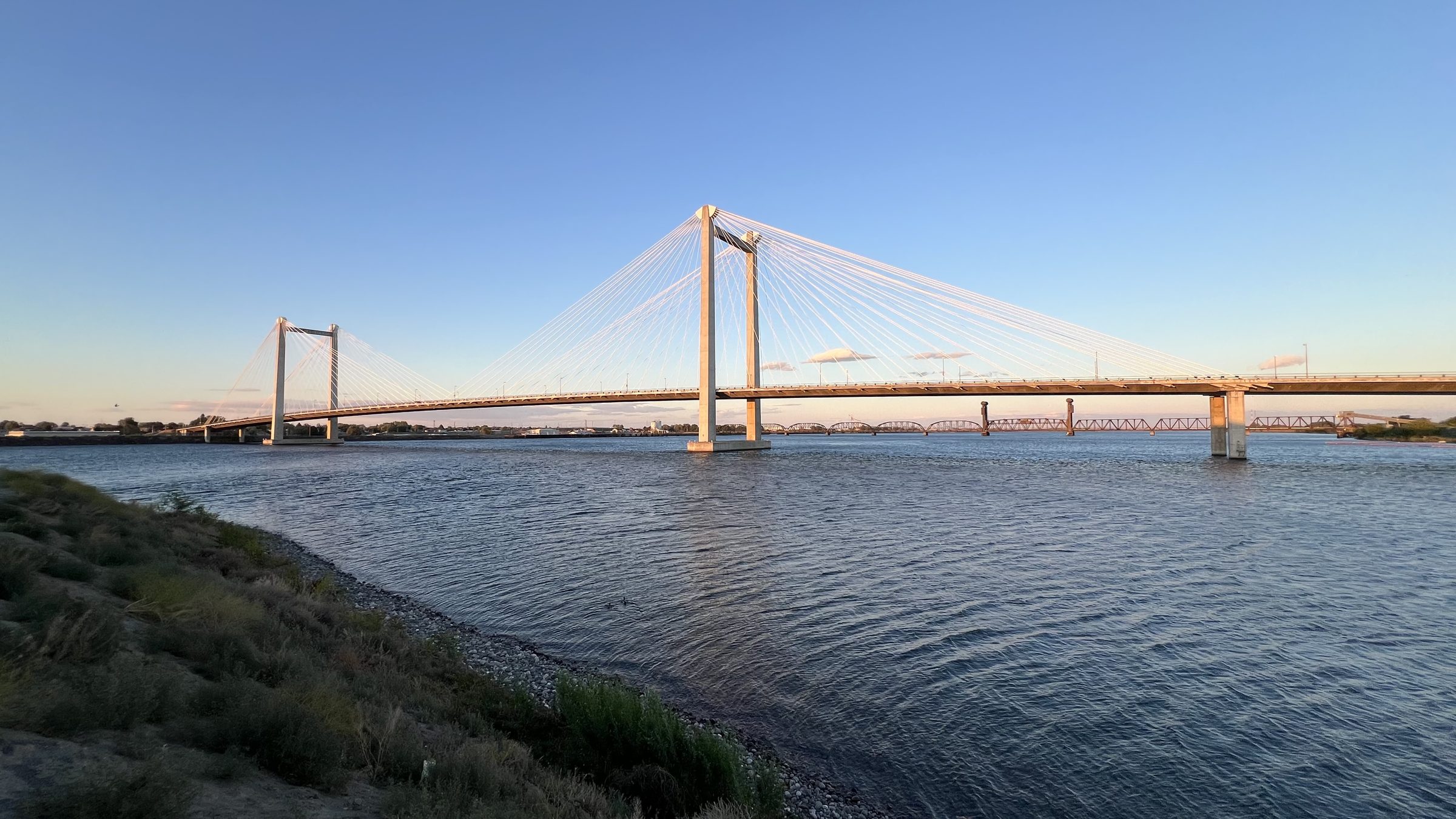 Cable Bridge: The 1978 Span That Lights Up the River at Night