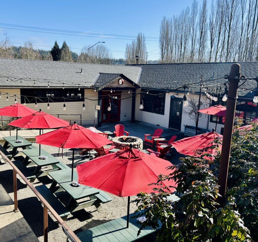 The Hollywood Tavern